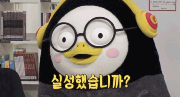 여동생하고 머리채 잡고서 싸우는데 엄마가 말리는 그림